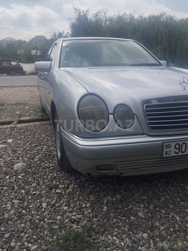 Mercedes E 230 1997, 366,523 km - 2.3 l - Quba