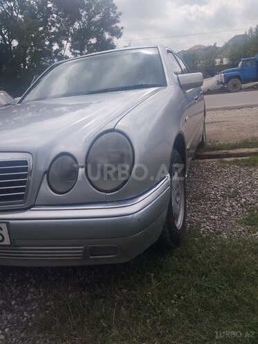 Mercedes E 230 1997, 366,523 km - 2.3 l - Quba