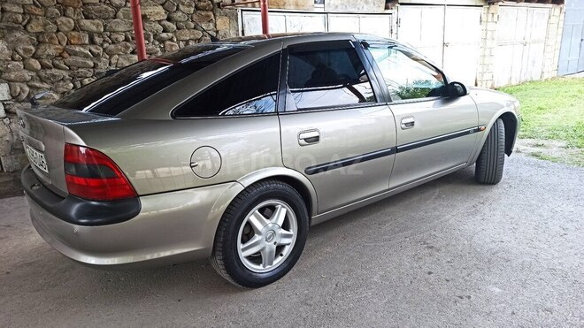 Opel Vectra 1997, 355,000 km - 2.0 l - Mingəçevir