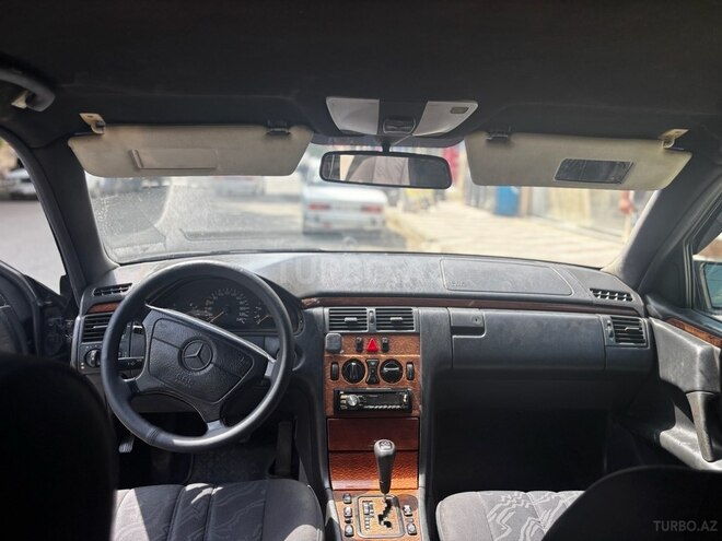 Mercedes E 240 1998, 310,000 km - 2.4 l - Ağstafa