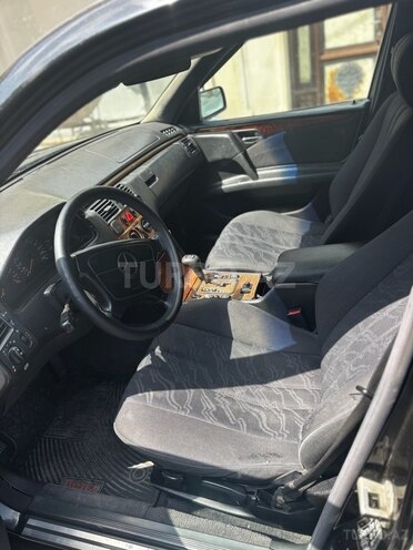 Mercedes E 240 1998, 310,000 km - 2.4 l - Ağstafa