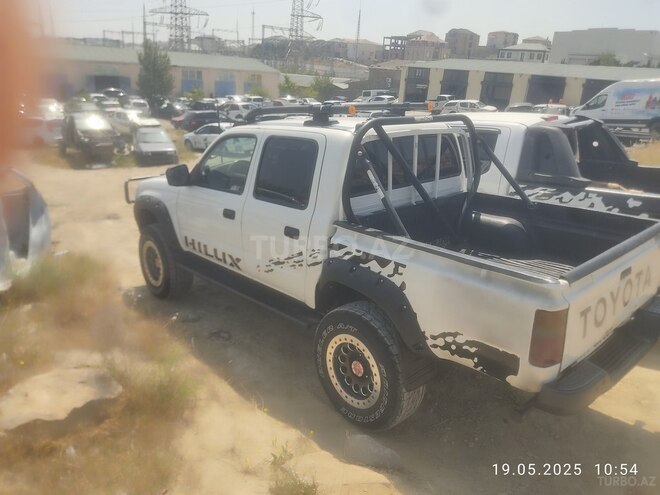 Toyota Hilux 1994, 360,000 km - 2.5 l - Bakı
