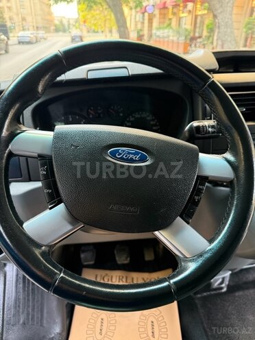 Ford Transit-21