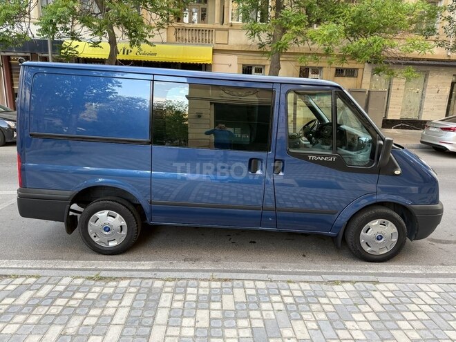 Ford Transit-8