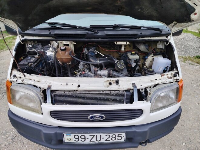 Ford Transit 2000, 286,000 km - 2.5 л - Quba