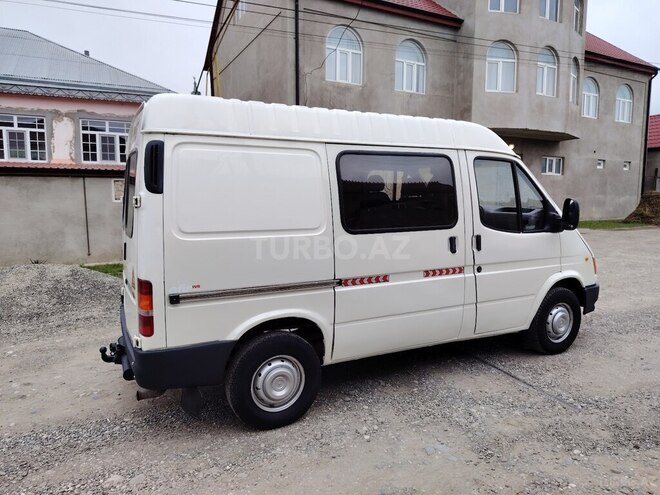 Ford Transit 2000, 286,000 km - 2.5 л - Quba