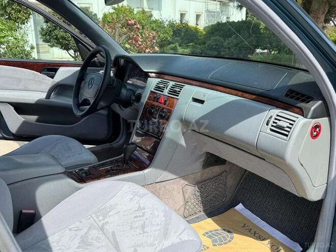 Mercedes E 240 1998, 320,000 km - 2.4 l - Sumqayıt