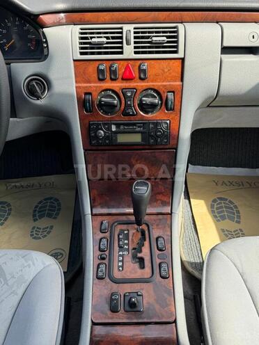 Mercedes E 240 1998, 320,000 km - 2.4 l - Sumqayıt