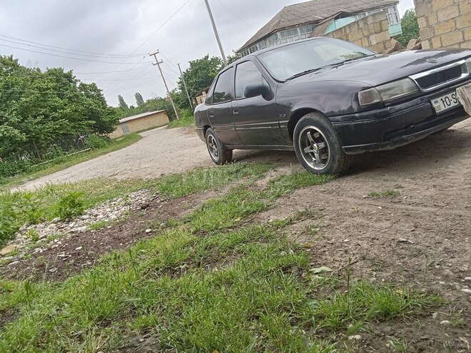 Opel Vectra 1992, 200,000 km - 1.8 l - Qusar