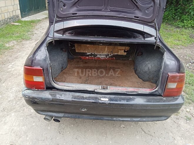 Opel Vectra 1992, 200,000 km - 1.8 l - Qusar