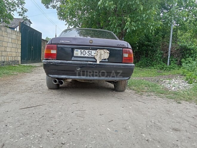 Opel Vectra 1992, 200,000 km - 1.8 l - Qusar