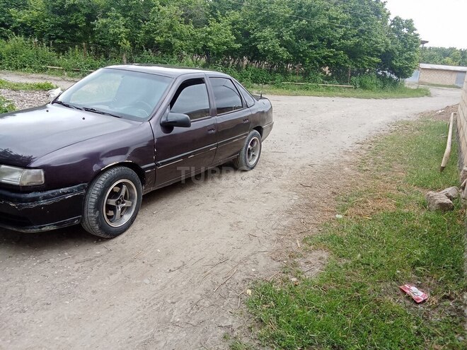 Opel Vectra 1992, 200,000 km - 1.8 l - Qusar