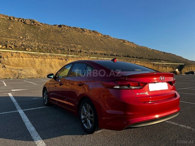 Hyundai Elantra-4
