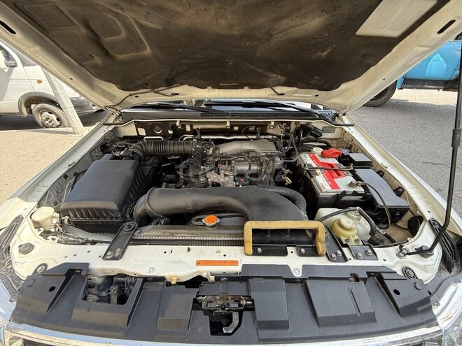 Mitsubishi Pajero 2011, 290,000 km - 3.5 l - Bakı