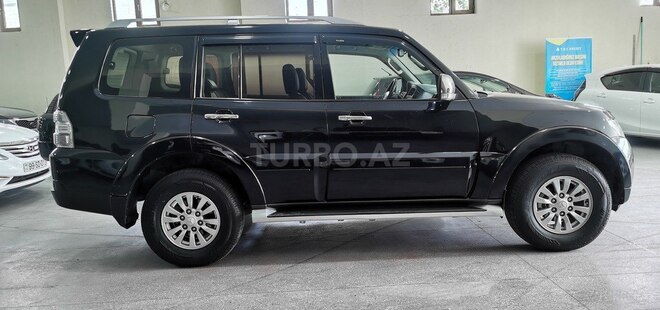 Mitsubishi Pajero-7