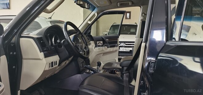 Mitsubishi Pajero-14