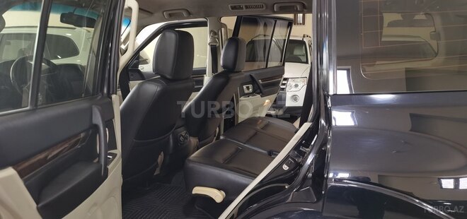 Mitsubishi Pajero-13
