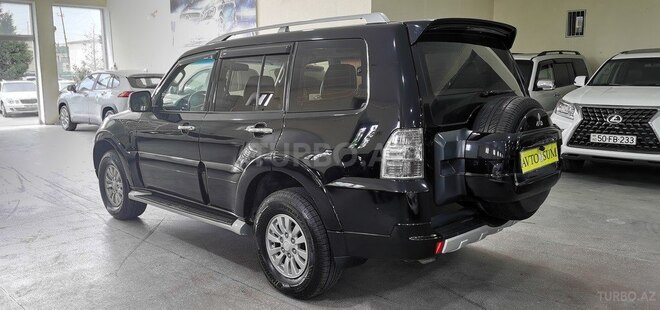 Mitsubishi Pajero-3