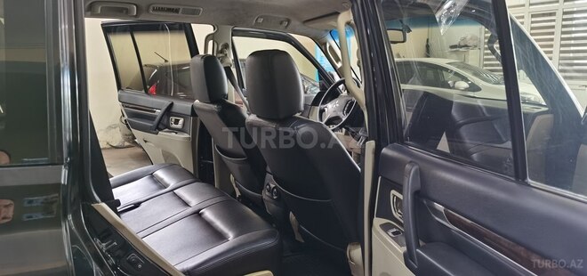 Mitsubishi Pajero-12