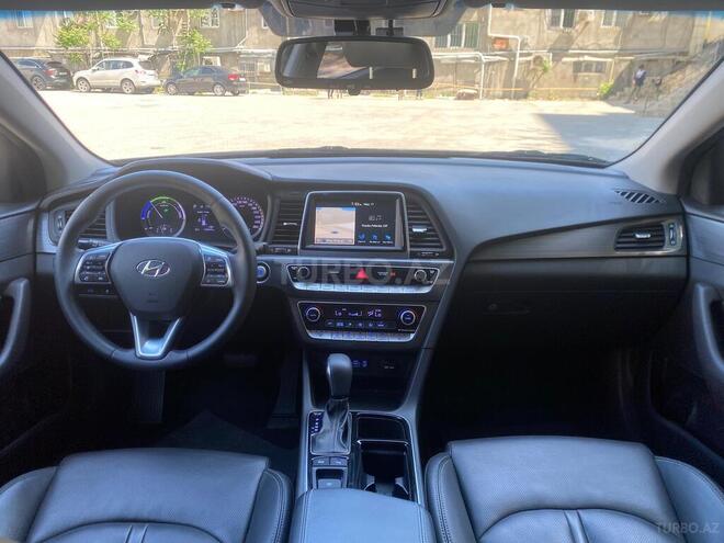 Hyundai Sonata-14
