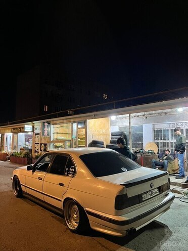 BMW 525 1988, 288,000 km - 2.5 l - Bakı