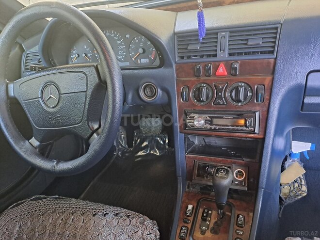 Mercedes C 180 2000, 299,000 km - 1.8 l - Ucar
