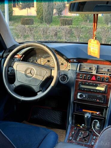 Mercedes E 240 1998, 325,658 km - 2.4 l - Masallı