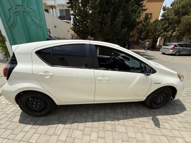 Toyota Prius C 2017, 181,380 km - 1.5 l - Bakı