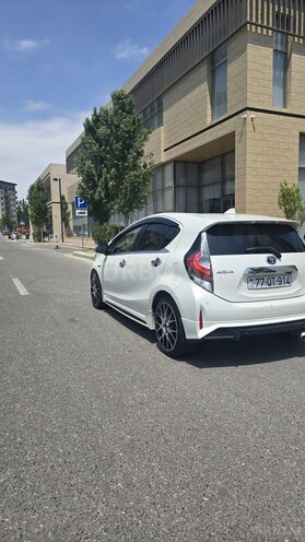 Toyota Aqua 2018, 120,000 km - 1.5 l - Bakı