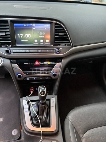 Hyundai Elantra 2018, 64,000 km - 2.0 л - Bakı