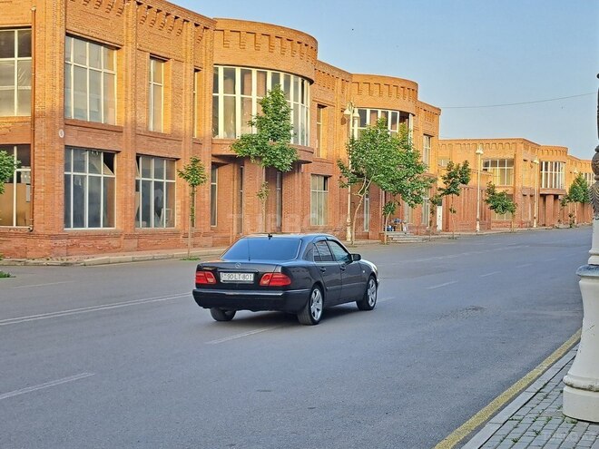 Mercedes E 240 1998, 337,412 km - 2.4 l - Gəncə
