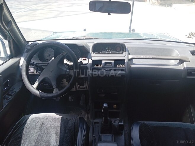 Mitsubishi Pajero 1998, 240,000 km - 2.4 l - Bakı