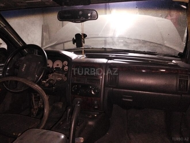 Jeep Grand Cherokee 2001, 350,000 km - 4.7 л - Qusar