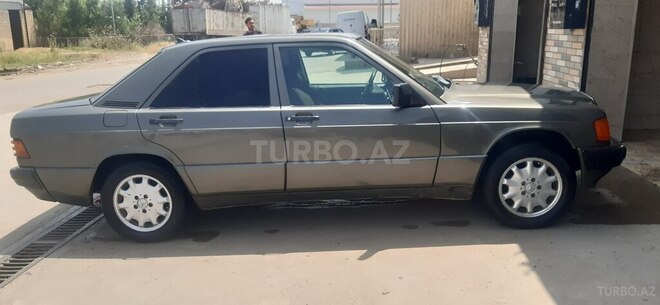 Mercedes 190 1989, 38,000 km - 2.0 l - Sabirabad