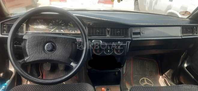 Mercedes 190 1989, 38,000 km - 2.0 l - Sabirabad