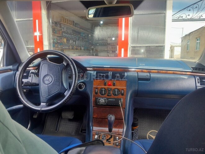 Mercedes E 240 1999, 388,000 km - 2.4 l - Bakı