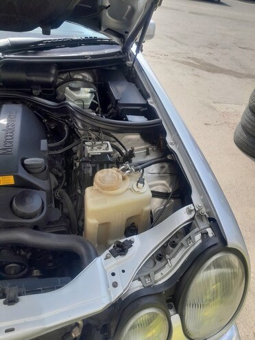 Mercedes E 240 1999, 388,000 km - 2.4 l - Bakı