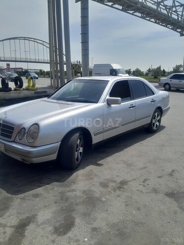 Mercedes E 240 1999, 388,000 km - 2.4 l - Bakı