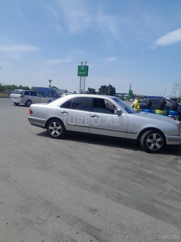 Mercedes E 240 1999, 388,000 km - 2.4 l - Bakı