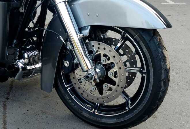 Harley-Davidson FLHX Street Glide-9