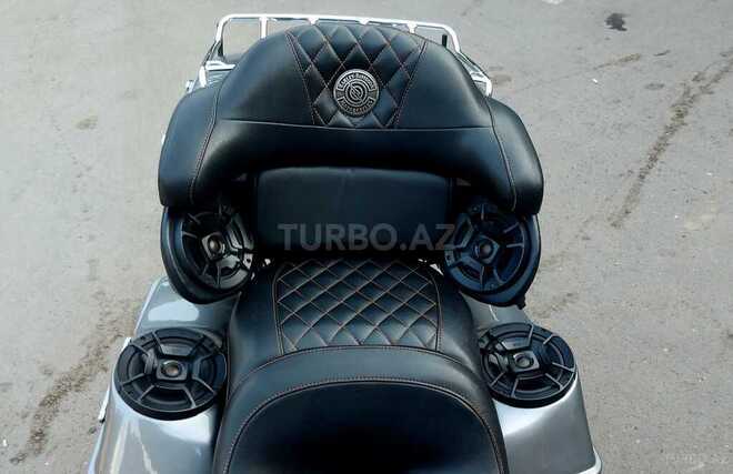 Harley-Davidson FLHX Street Glide-10