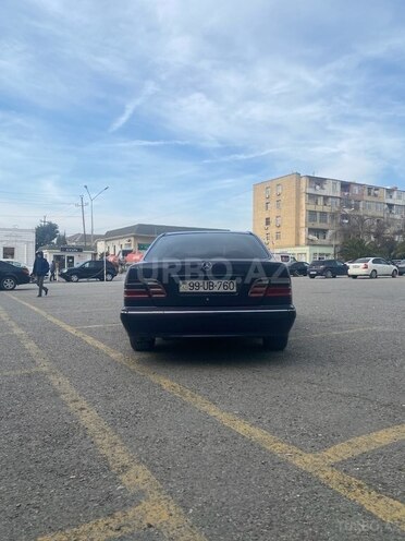 Mercedes E 270 1999, 300,000 km - 2.7 л - Bakı