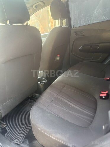 Chevrolet Aveo-8