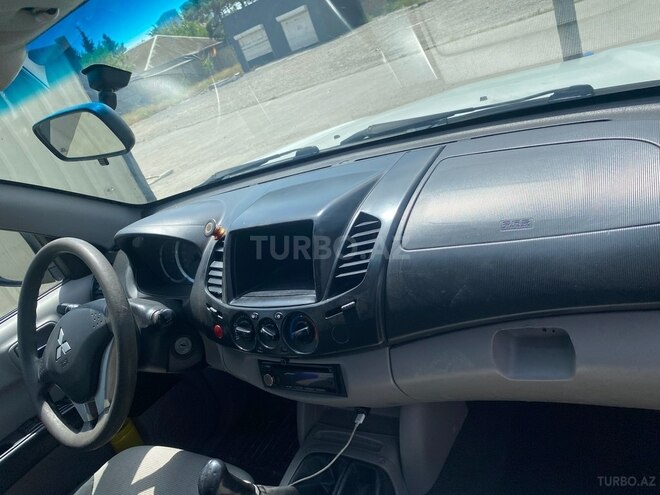Mitsubishi L200 2011, 580,000 km - 2.5 l - Bakı