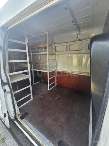 Ford Transit-10