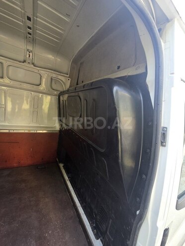 Ford Transit-9