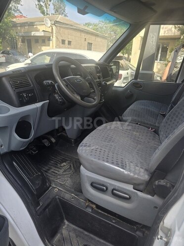 Ford Transit-5