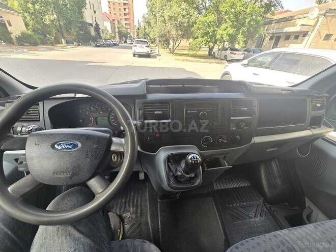Ford Transit-6