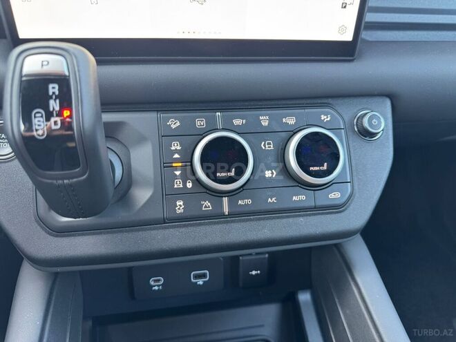 Land Rover Defender-14