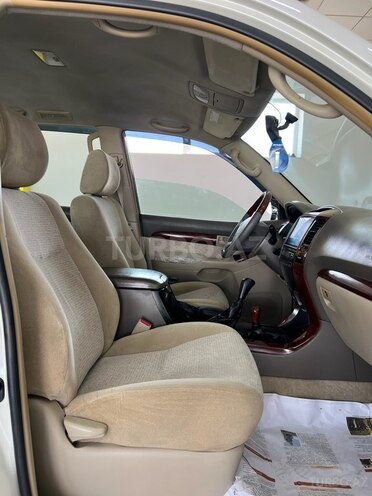 Toyota Land Cruiser Prado-11